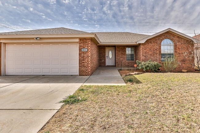 811 11th St in Wolfforth, TX - Building Photo - Building Photo