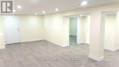 9884 Bayview Ave in Richmond Hill, ON - Building Photo - Building Photo