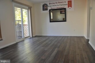 6022 Basingstoke Ct in Centreville, VA - Building Photo - Building Photo