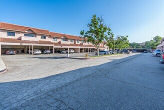 Laurel Woods Condominiums in San Fernando, CA - Building Photo - Building Photo