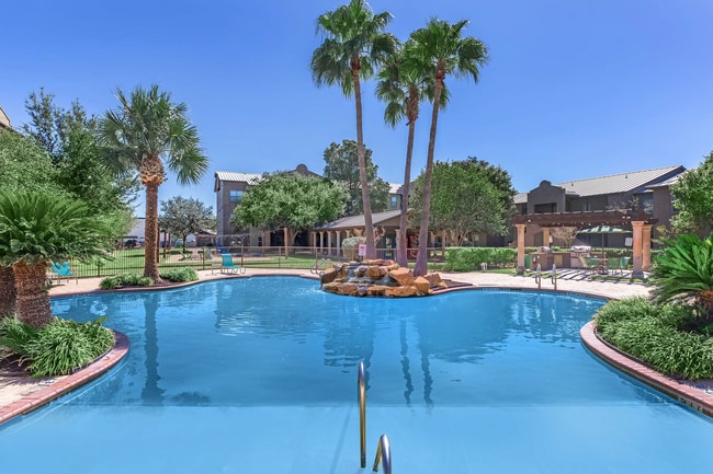 San Pedro Apartments in Mission, TX - Foto de edificio - Building Photo