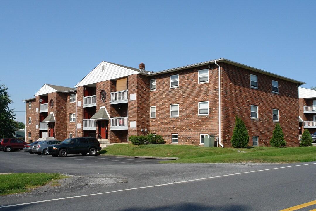 Greenbank Manor in Wilmington, DE - Building Photo