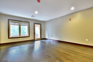 8 Whitehall Rd in Montville, NJ - Building Photo