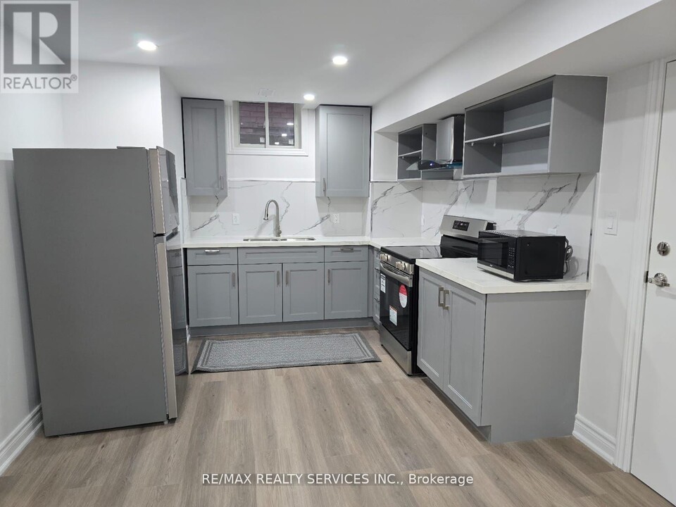 168 Toba Crescent in Brampton, ON - Building Photo