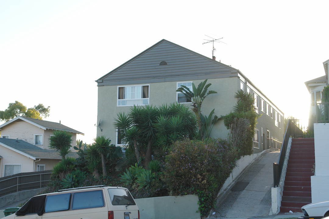 511 N Mariposa Ave in Los Angeles, CA - Building Photo