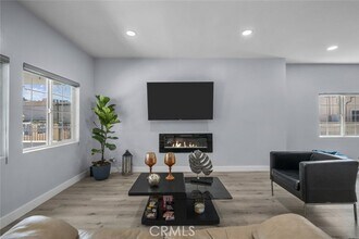 1727 N Kenmore Ave in Los Angeles, CA - Building Photo - Building Photo