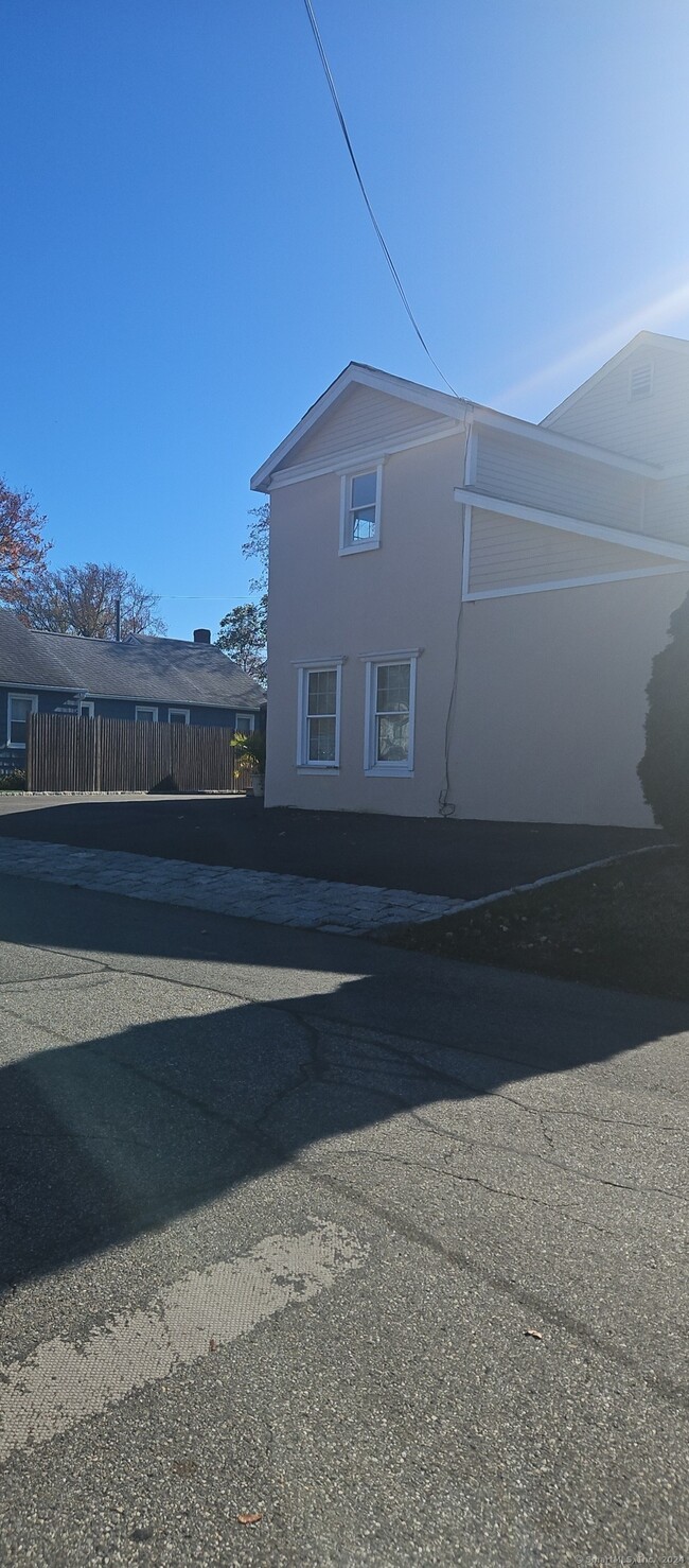 46 Maple Ave in Old Saybrook, CT - Building Photo - Building Photo