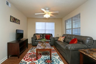 Whitehall Apartments in Tallahassee, FL - Foto de edificio - Interior Photo