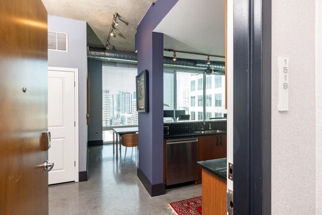 943 Peachtree St NE in Atlanta, GA - Foto de edificio - Building Photo