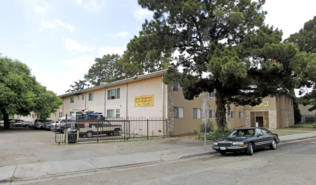 Brooke Point in Oakland, CA - Building Photo