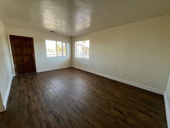 880 Charles Ln-Unit -3 in Porterville, CA - Building Photo - Building Photo