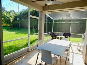 20970 Vía Oleander in Boca Raton, FL - Building Photo - Building Photo