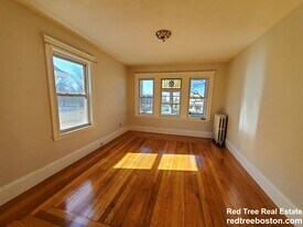 623 Fellsway, Unit 2 in Medford, MA - Building Photo