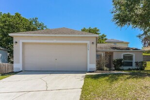 1479 Muir Cir in Clermont, FL - Building Photo