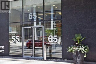 65-2565 Bremner Blvd in Toronto, ON - Building Photo - Building Photo