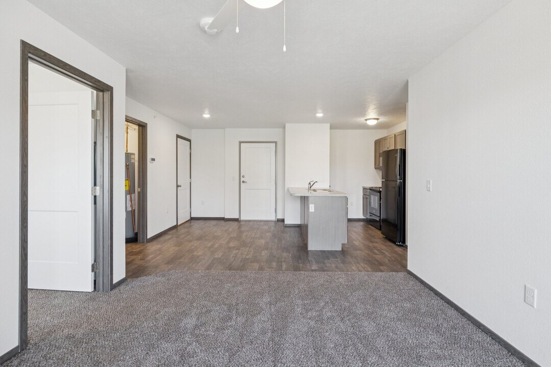 Cherry Creek Village in Omaha, NE - Foto de edificio