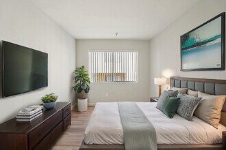 Chadron in Hawthorne, CA - Foto de edificio - Building Photo