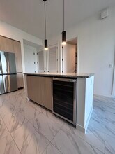 2303 NE 171st St, Unit A3 in Miami, FL - Foto de edificio - Building Photo