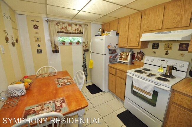 1225 Riverside Dr in Coral Springs, FL - Foto de edificio - Building Photo