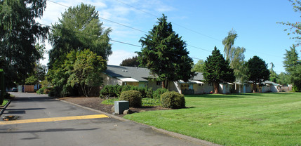 Riviera Village Apartments in Eugene, OR - Building Photo - Building Photo