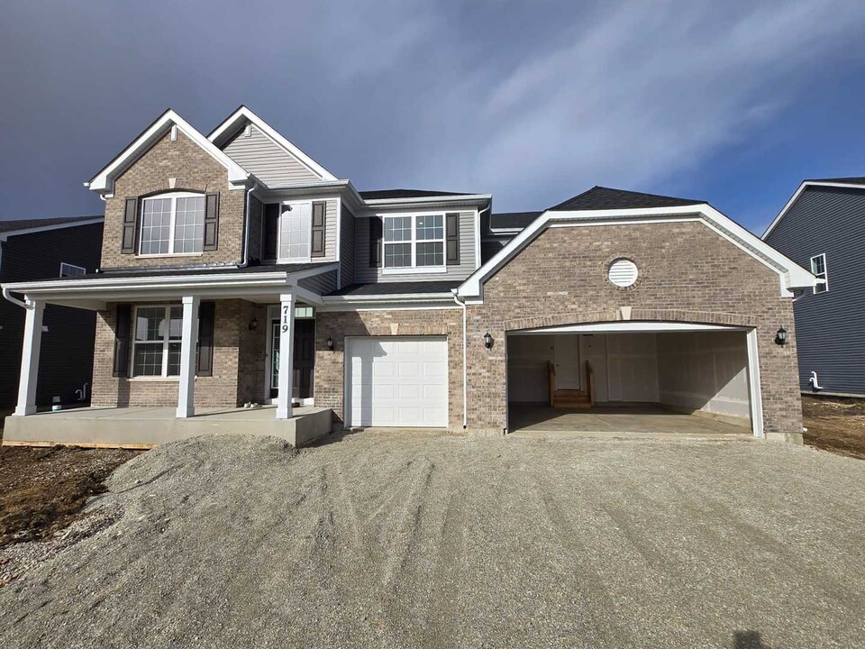 719 W Pt Wy in Oswego, IL - Building Photo