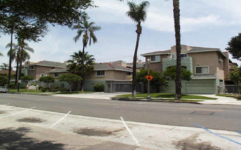 Park Promenade Apartments in Anaheim, CA - Building Photo - Building Photo