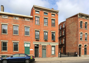 1439 Walnut St in Cincinnati, OH - Foto de edificio - Building Photo