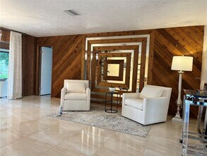10073 S Yacht Club Dr in Treasure Island, FL - Building Photo - Building Photo
