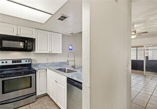 608 SE 6th St in Cape Coral, FL - Building Photo - Building Photo