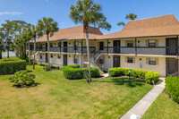 Fairway Pines Condominiums in Bonita Springs, FL - Building Photo - Building Photo