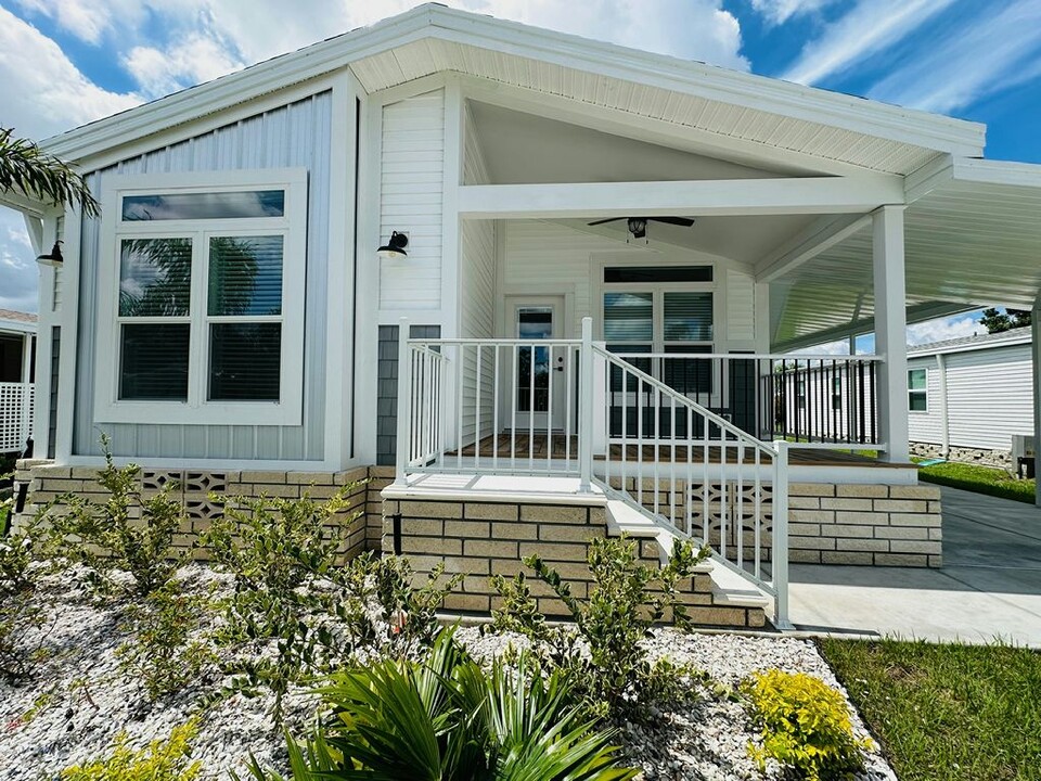 3678 Golf Cart Dr in North Fort Myers, FL - Building Photo