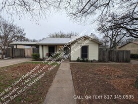 2012 Owens St in Fort Worth, TX - Building Photo
