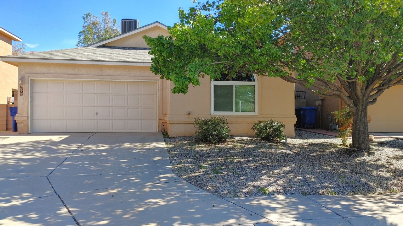 8620 Coppell Ct NE in Albuquerque, NM - Building Photo