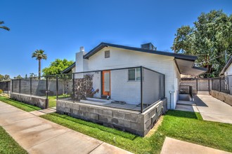 Wells Apartments in Phoenix, AZ - Foto de edificio - Building Photo