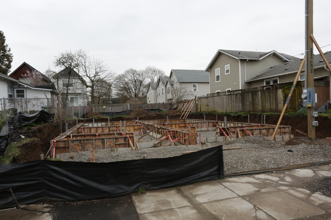 NE 11th 4-Plex in Portland, OR - Building Photo