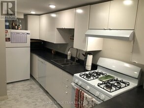 1180 Southwood Dr in Ottawa, ON - Building Photo - Building Photo