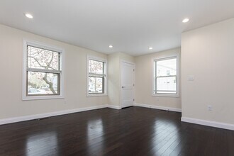 479 Fulton St, Unit 1 in Medford, MA - Foto de edificio - Building Photo