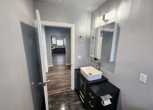 15524 Tupper St in Los Angeles, CA - Building Photo - Building Photo