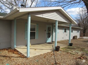 6739 Pk Shrs Est in Osage Beach, MO - Building Photo - Building Photo