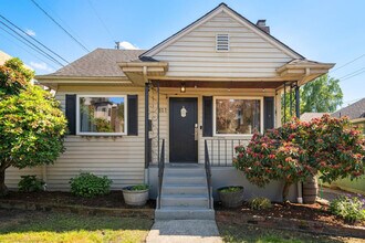 811 NE 63rd St in Seattle, WA - Building Photo - Building Photo