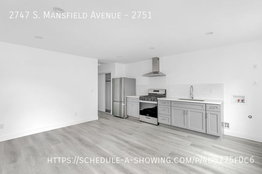 2747 S Mansfield Ave in Los Angeles, CA - Building Photo