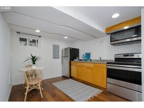 3653 SE Gladstone St in Portland, OR - Building Photo - Building Photo