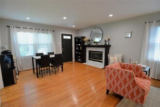 913 Cleveland Ave in Kirkwood, MO - Building Photo - Building Photo