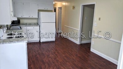 120 Robin St in Hendersonville, NC - Building Photo - Building Photo