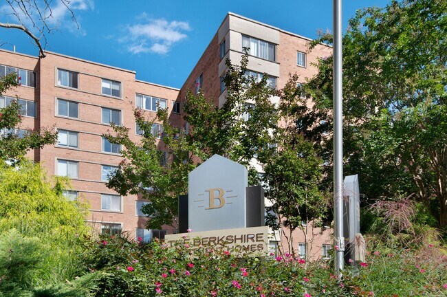 The Berkshire Apartments DC in Washington, DC - Foto de edificio - Building Photo