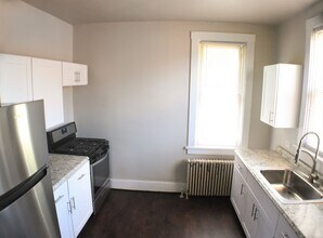 227 Maytide St, Unit 2nd Floor in Pittsburgh, PA - Building Photo - Building Photo