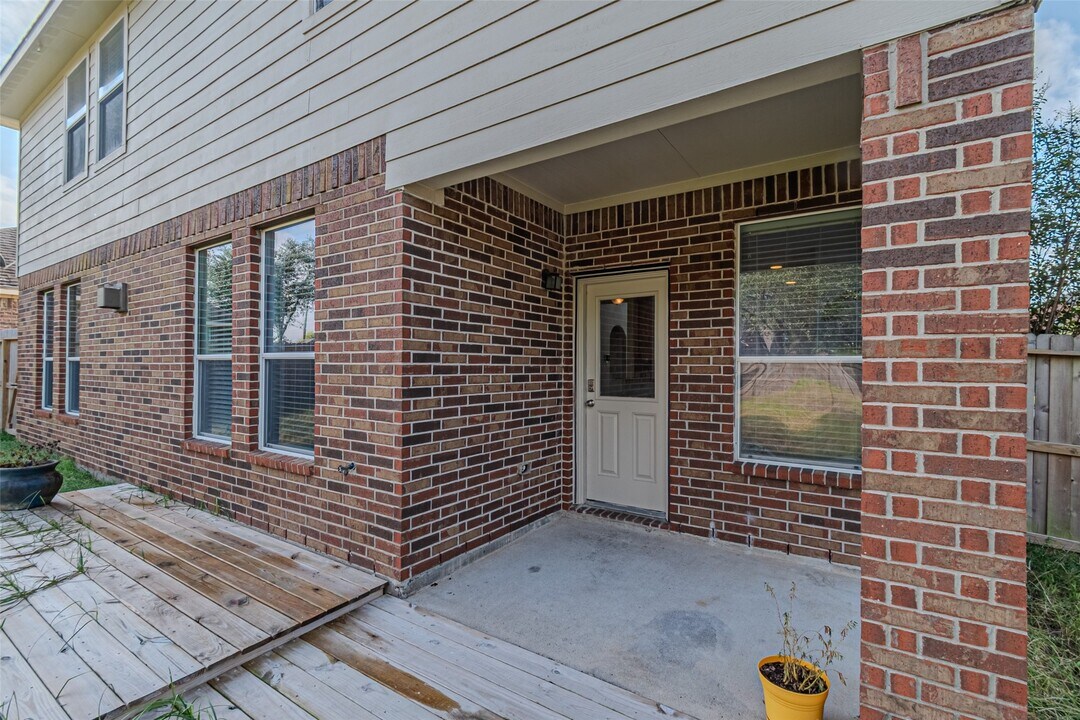 17818 Serene Shore Dr in Cypress, TX - Building Photo