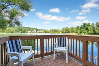 16 Lagoon Way in Roxbury Township, NJ - Building Photo - Building Photo