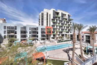 353 E Bonneville Ave in Las Vegas, NV - Building Photo - Building Photo