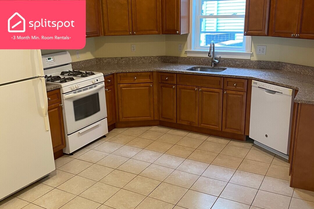 571 Washington St Photo